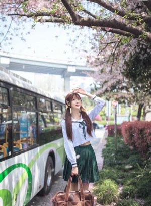 少年男仆库洛免费观看
