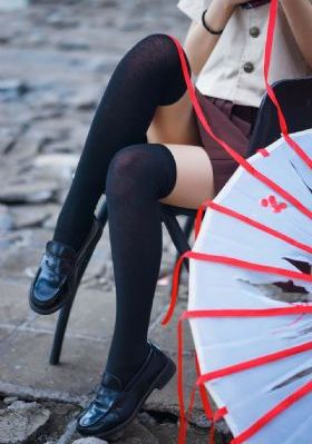 主动打开腿惩罚调教虐乳的视频