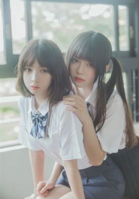 光影下的少女